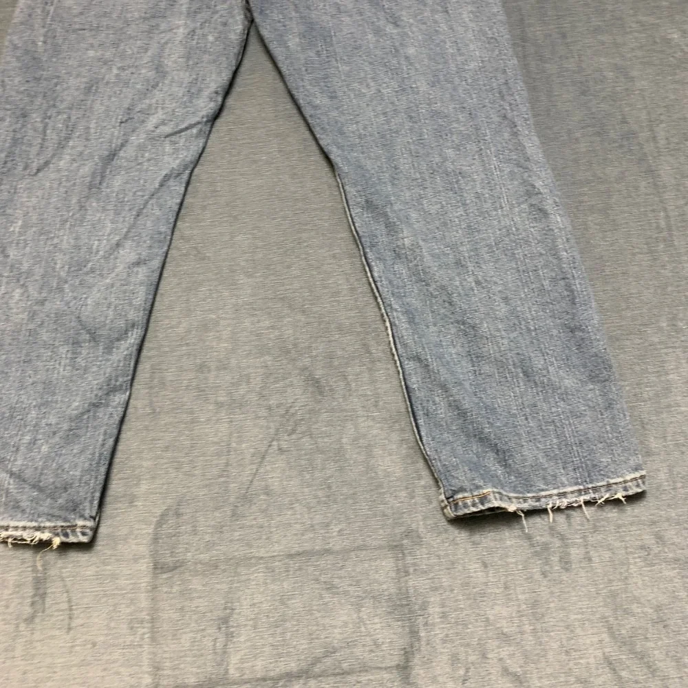 Wrangler Jeans Mens 34x29 Blue Denim Cotton Medium Wash Distressed Relaxed Fit